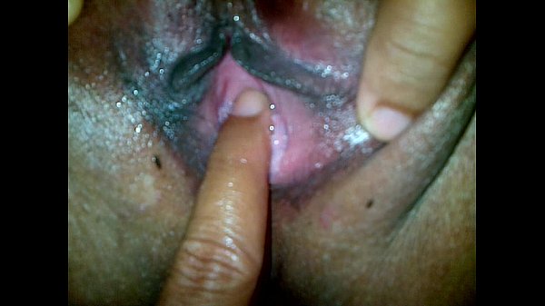 Mami Indonesia Goyang Sange, Bokong Gede, Memek Basah Kena Jari Empat, Ditusuk Dan Digenjot Keras.
