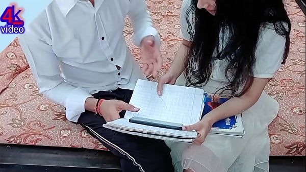 Cewek-cewek Kampus India Lagi Main-main Sama Desi Chudayi, Pake Bahasa Hindi Yang Jelas-jelas Bikin Makin Greget.