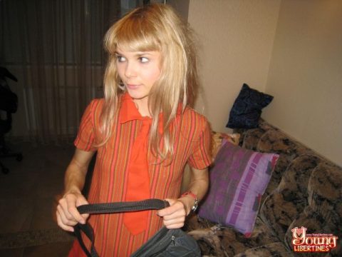18 Videoz – Alicia A Pamer Memek Ganti Bahasa Inggris