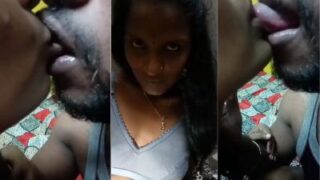 Pasangan Selingkuhannya Yang Sudah Menikah Menjilat Lidahnya Dengan Nafsu Di Adegan Seks Telugu Yang Panas