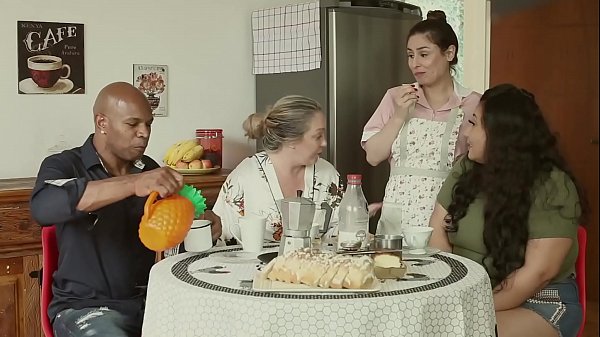 Rumah Mesum – Suami Di Tanduk, Ibu Genit, Pembantu Ngebos Semua | Emme White, Alessandra Maia, Agatha Ludovino, Capoeira