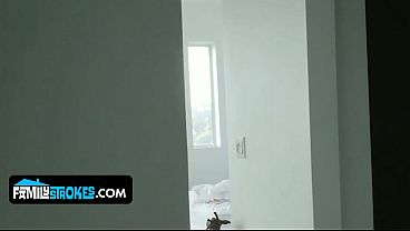 Blonde Sialan Daisy Stone Dijilat Habis-habisan Sama Adik Tiri Yang Lagi Horny, Sampe Muncrat Kental Di Mukanya
