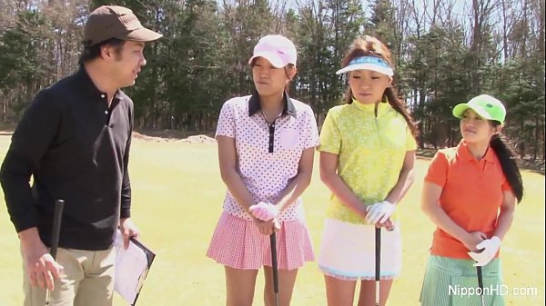 Cewek Abg Asia Main Golf Tanpa Busana, Montok-montok Goyang Di Lapangan.
