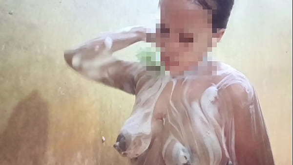 Lihatin Aku Mandi Aja Sayang, Biar Anget Dan Basah.